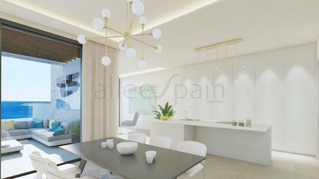 Foto 2 de Casa en venda a calle Pecana de 4 habitacions i 276 m²