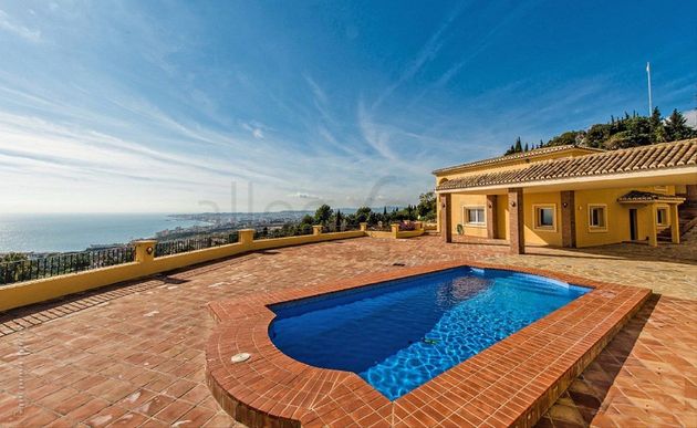 Foto 1 de Casa en venda a Zona el Higuerón de 4 habitacions amb terrassa i piscina
