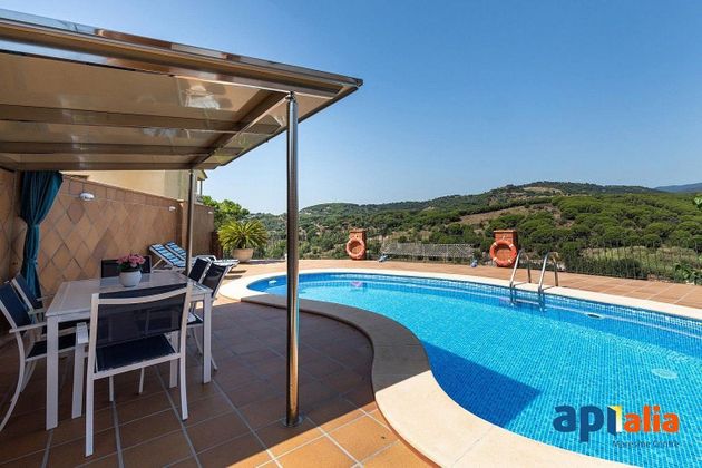 Foto 1 de Pis en venda a Calella de 4 habitacions amb terrassa i piscina