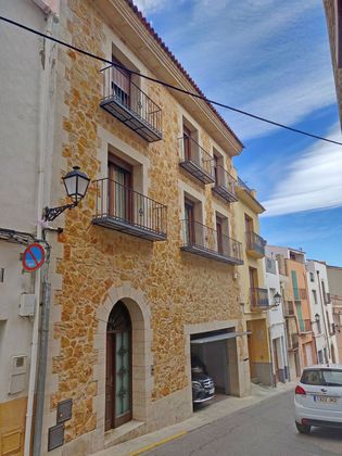 Foto 2 de Casa adossada en venda a Cervera del Maestre de 8 habitacions amb terrassa i garatge