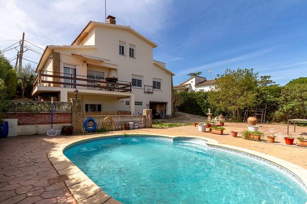 Foto 1 de Chalet en venta en Esparreguera de 5 habitaciones con terraza y piscina