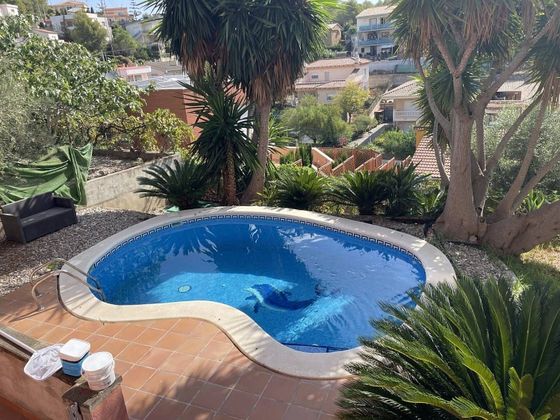 Foto 1 de Venta de casa en Segur de Calafell de 3 habitaciones con terraza y piscina