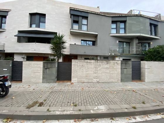 Foto 1 de Casa en venta en Canovelles de 4 habitaciones con terraza y garaje