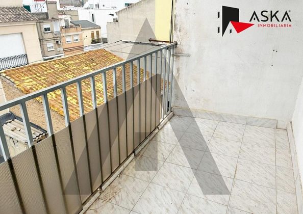 Foto 1 de Venta de piso en Zona Plaza Xúquer de 4 habitaciones con balcón