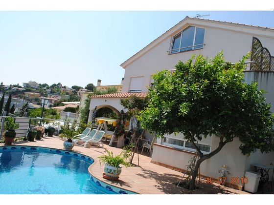 Foto 2 de Casa en venda a Santa Susanna de 5 habitacions amb terrassa i piscina