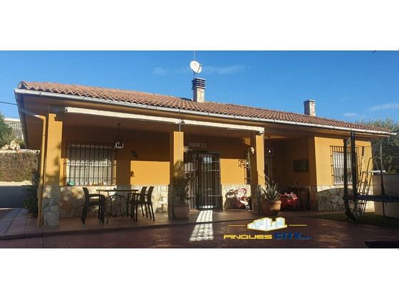 Foto 1 de Casa en venda a Niàgara Parc - Ágora Parc - Roca Rossa de 3 habitacions amb piscina i jardí