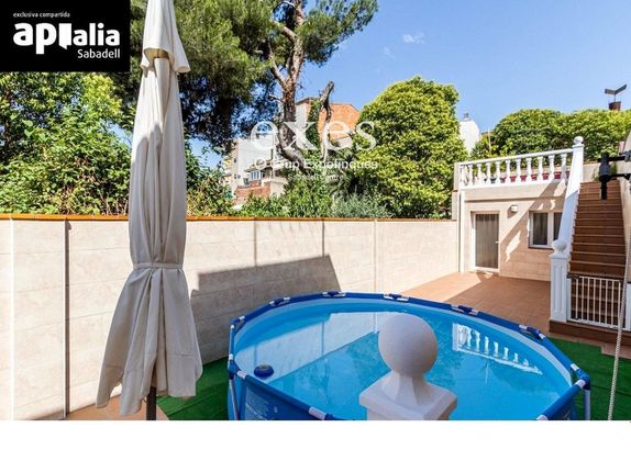 Foto 2 de Casa adossada en venda a Gràcia de 5 habitacions amb terrassa i jardí