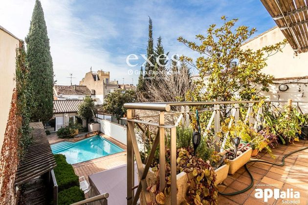 Foto 1 de Casa en venta en Centre - Sabadell de 5 habitaciones con terraza y piscina