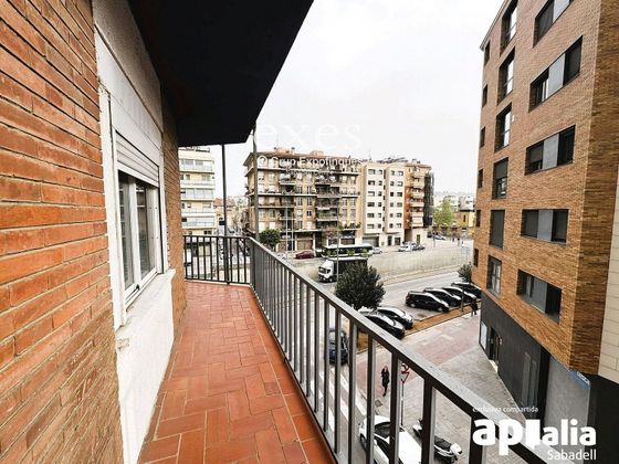 Foto 2 de Piso en venta en Gràcia de 2 habitaciones con balcón y ascensor