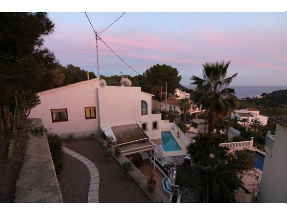 Foto 1 de Venta de chalet en Benissa de 5 habitaciones con terraza y piscina