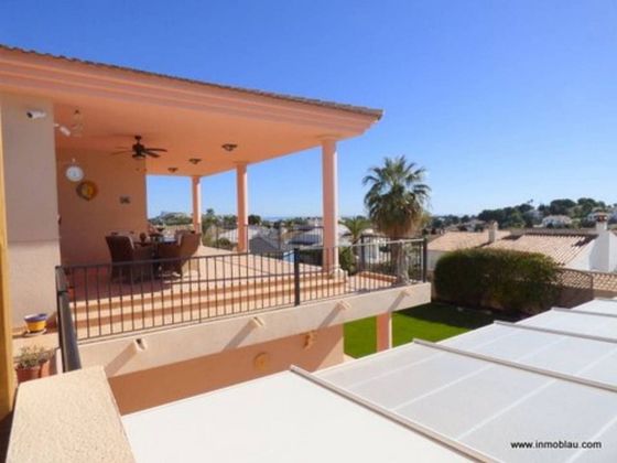 Foto 1 de Venta de chalet en Alfaz del Pi Pueblo-Urbanizaciones de 7 habitaciones con terraza y piscina