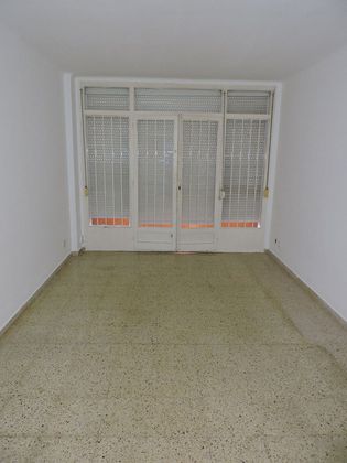 Foto 1 de Piso en venta en Gavarra de 3 habitaciones con balcón y ascensor
