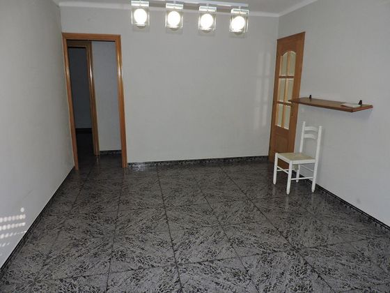 Foto 1 de Piso en venta en Gavarra de 3 habitaciones con balcón y aire acondicionado