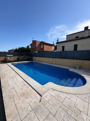 Foto 2 de Chalet en venta en Avinyonet de Puigventós de 4 habitaciones con terraza y piscina