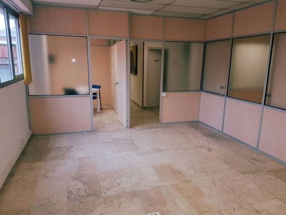 Foto 1 de Alquiler de oficina en calle De Galileu con ascensor