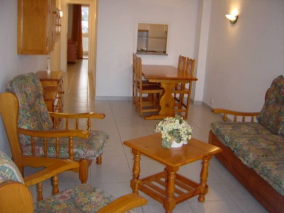 Foto 2 de Piso en alquiler en avenida Costa Brava de 1 habitación con terraza y muebles