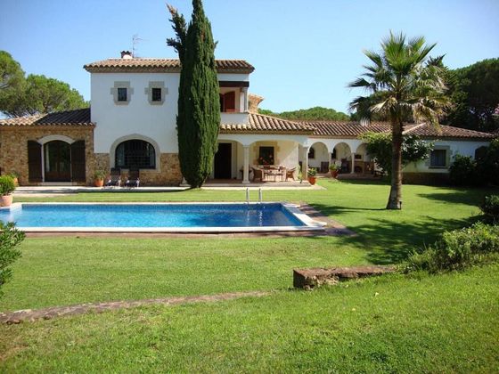 Foto 2 de Casa en venta en Golf Costa Brava - Bufaganyes de 5 habitaciones con terraza y jardín