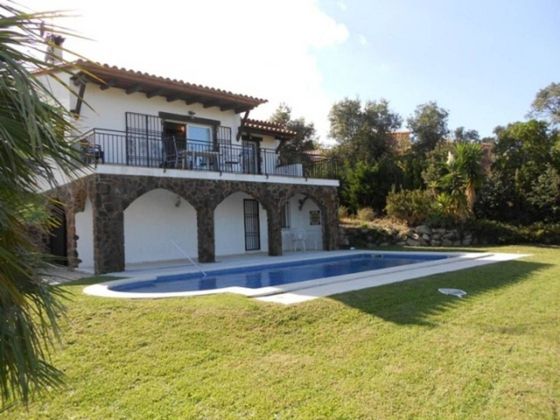 Foto 2 de Casa en alquiler en calle Xiprers de 3 habitaciones con terraza y piscina
