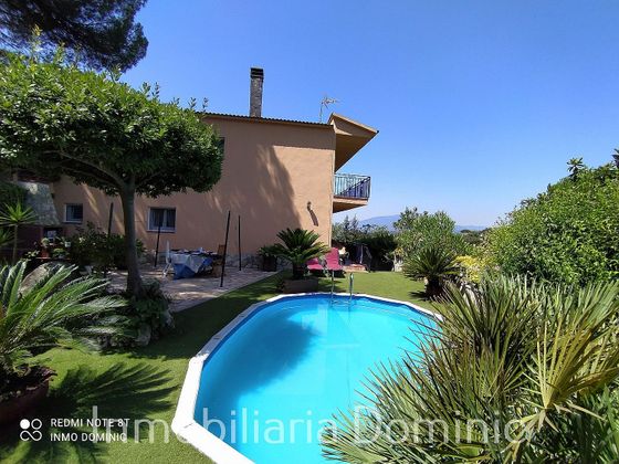 Foto 1 de Venta de chalet en calle Sant Hilari Sacalm de 4 habitaciones con terraza y piscina