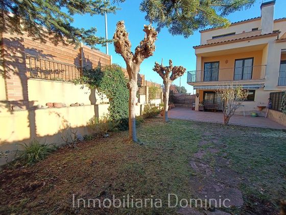 Foto 1 de Casa adosada en venta en calle Pueblo de 4 habitaciones con terraza y garaje