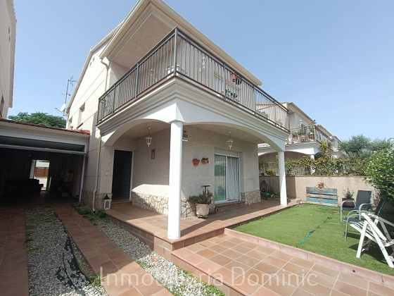 Foto 1 de Casa en venta en calle Pueblo de 4 habitaciones con terraza y garaje