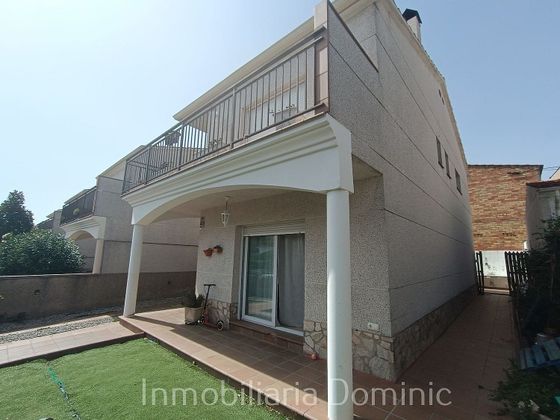 Foto 2 de Casa en venda a calle Pueblo de 4 habitacions amb terrassa i garatge