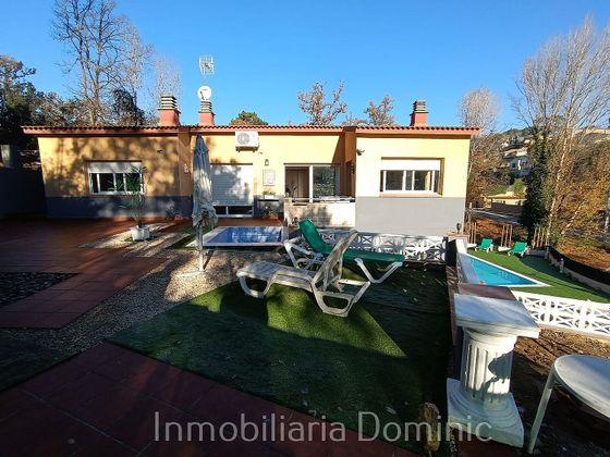 Foto 2 de Venta de chalet en calle Ripolles de 5 habitaciones con terraza y piscina