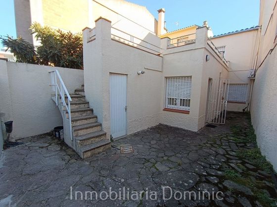Foto 1 de Casa adossada en venda a calle Pueblo de 4 habitacions amb terrassa i garatge