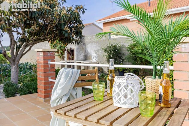 Foto 2 de Venta de chalet en Sant Esteve Sesrovires de 3 habitaciones con terraza y piscina