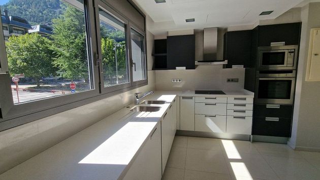 Foto 2 de Piso en venta en Escaldes, les de 3 habitaciones con balcón y calefacción