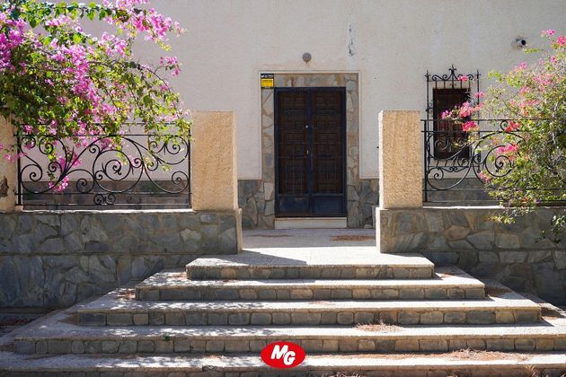 Foto 1 de Chalet en venta en Huércal de Almería de 4 habitaciones con terraza y piscina