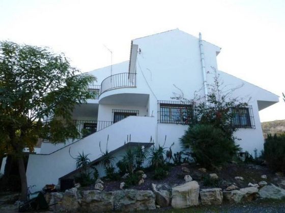 Foto 2 de Chalet en alquiler en Pueblo Español-Coveta Fumá de 4 habitaciones con terraza y piscina