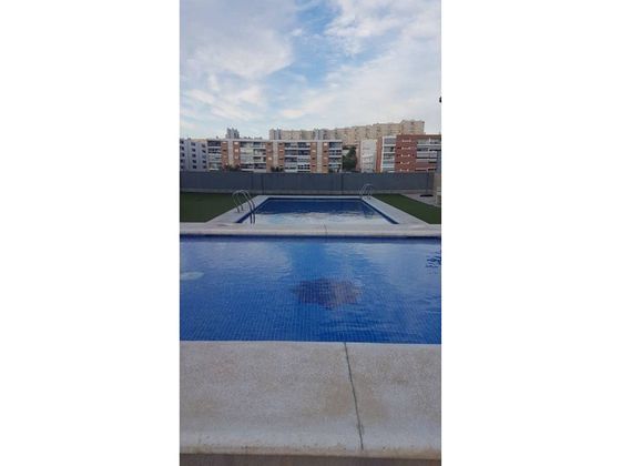 Foto 2 de Piso en alquiler en Garbinet de 4 habitaciones con terraza y piscina
