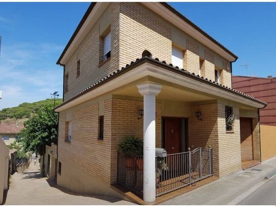 Foto 1 de Casa en venda a Barri de Tueda de 4 habitacions amb terrassa i garatge