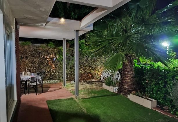 Foto 2 de Xalet en venda a Vallpineda - Santa Bàrbara de 2 habitacions amb piscina i jardí