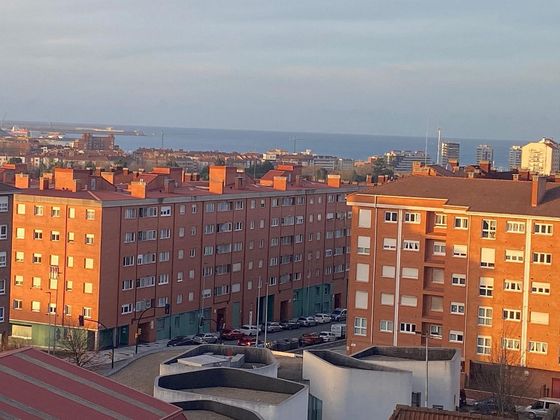 Foto 1 de Pis en venda a Nuevo Gijón de 3 habitacions amb calefacció i ascensor