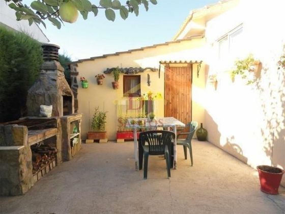 Foto 2 de Casa en venta en Castellanos de Villiquera de 3 habitaciones con terraza y piscina
