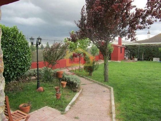 Foto 1 de Casa en venda a Castellanos de Villiquera de 3 habitacions amb piscina i jardí