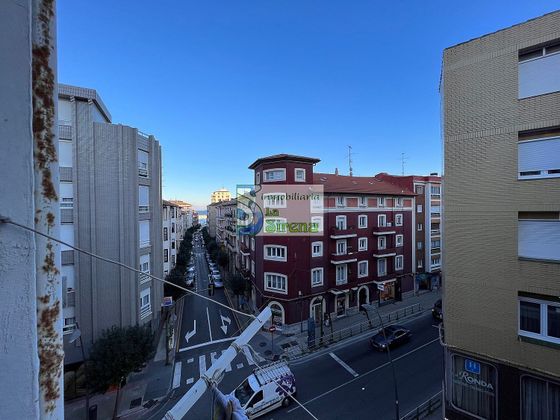Foto 2 de Pis en venda a calle Bajada la Estacion de 3 habitacions amb balcó