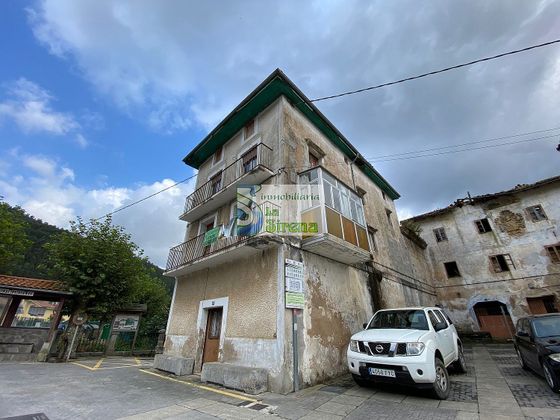 Foto 2 de Casa en venda a calle Otañes de 10 habitacions amb balcó