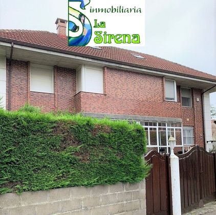 Foto 1 de Casa en venda a calle Guriezo de 4 habitacions amb garatge i jardí