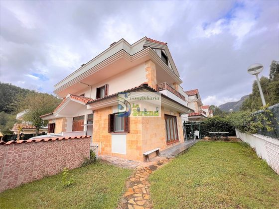 Foto 2 de Casa adossada en venda a calle El Pontarron de 4 habitacions amb terrassa i piscina