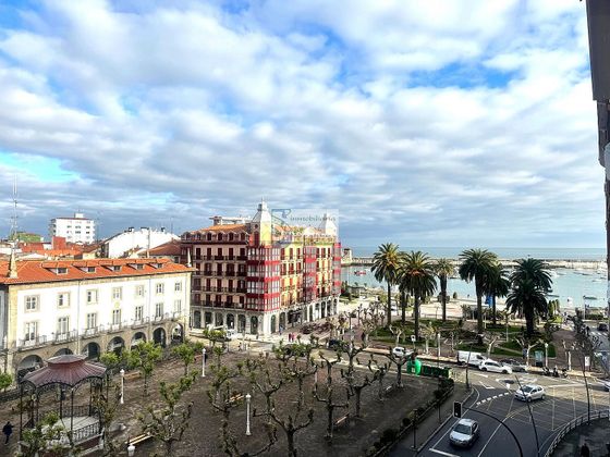 Foto 2 de Pis en venda a calle De la Ronda de 6 habitacions amb terrassa i balcó