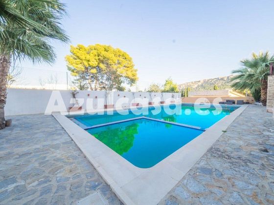 Foto 2 de Chalet en venta en Vistahermosa de 9 habitaciones con terraza y piscina