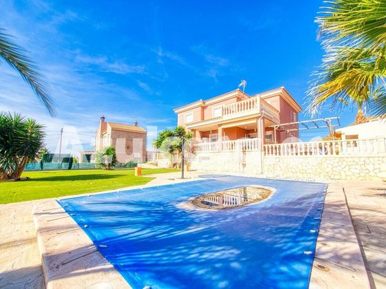 Foto 1 de Xalet en venda a Villamontes-Boqueres de 4 habitacions amb terrassa i piscina