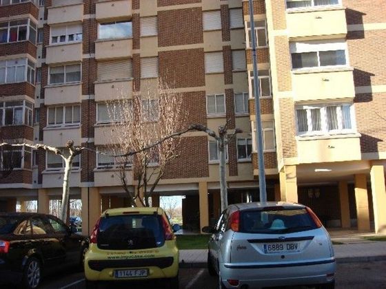 Foto 1 de Pis en venda a Villamuriel de Cerrato de 3 habitacions amb garatge i ascensor
