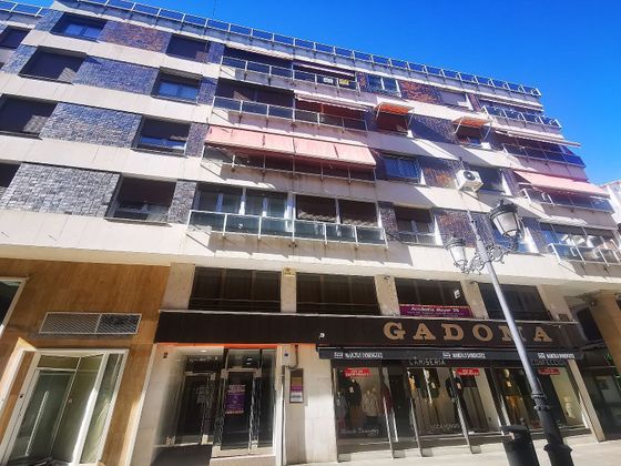 Foto 2 de Pis en venda a Centro - Palencia de 4 habitacions amb terrassa i ascensor