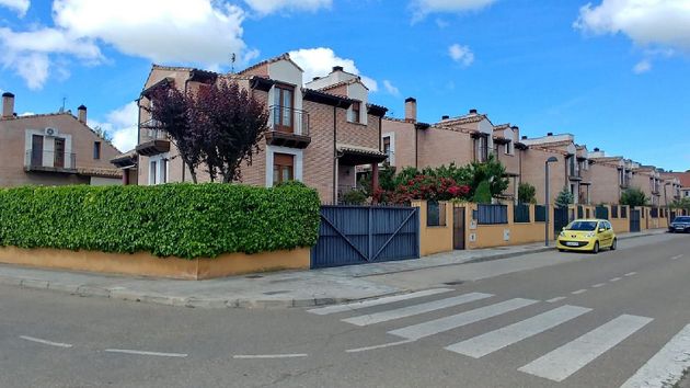 Foto 1 de Venta de casa en Villamuriel de Cerrato de 4 habitaciones con piscina y garaje