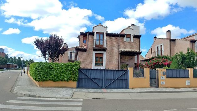 Foto 2 de Casa en venda a Villamuriel de Cerrato de 4 habitacions amb piscina i garatge