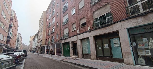 Foto 2 de Venta de piso en Centro - Palencia de 4 habitaciones con calefacción